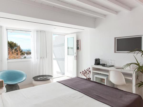 Ostraco Suites : photo 3 de la chambre chambre deluxe avec bain à remous extérieur - vue sur mer
