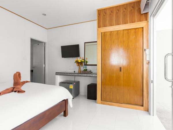 Lanta Coral Beach Resort : photo 2 de la chambre bungalow supérieur