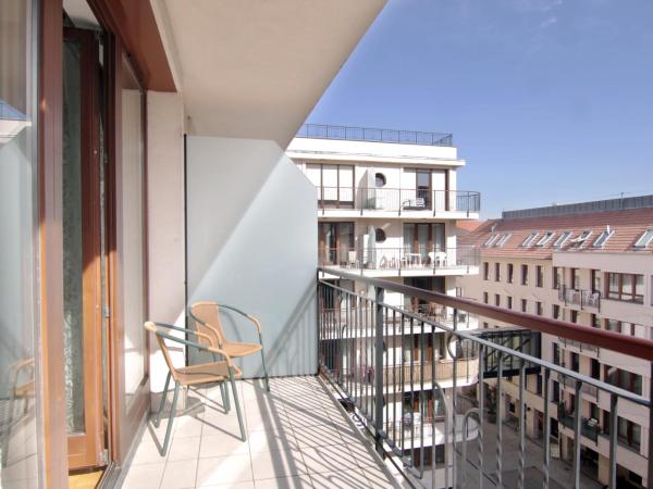 Gozsdu Court Budapest : photo 9 de la chambre appartement 1 chambre de luxe avec balcon 