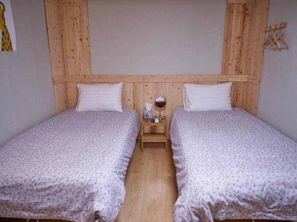 Seoul Station R Guesthouse : photo 8 de la chambre chambre double avec salle de bains privative