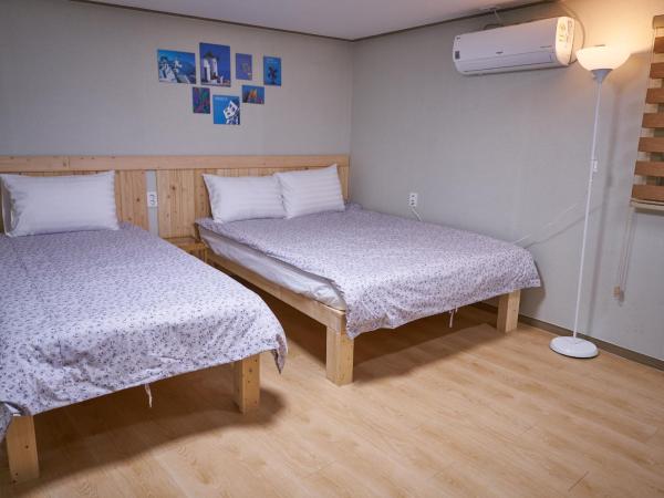 Seoul Station R Guesthouse : photo 6 de la chambre chambre triple avec salle de bains privative