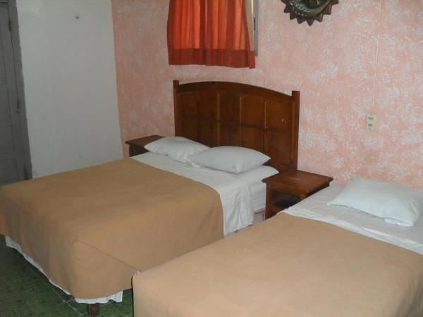 Hotel San Jose : photo 3 de la chambre chambre lits jumeaux climatisée