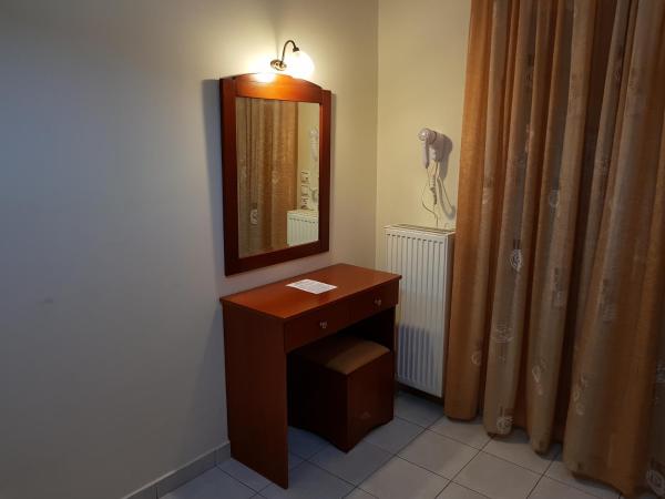 Hotel Nevada Kalamata : photo 4 de la chambre chambre double avec balcon