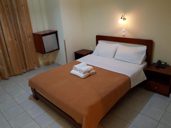 Hotel Nevada Kalamata : photo 2 de la chambre chambre double avec balcon