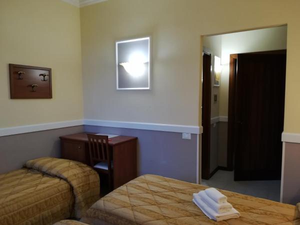 Hotel Marco Polo SELF CHECK-IN : photo 4 de la chambre chambre triple