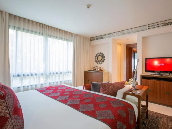 Marrakesh Hua Hin Resort & Spa : photo 2 de la chambre oceanfront suite balcony jacuzzi