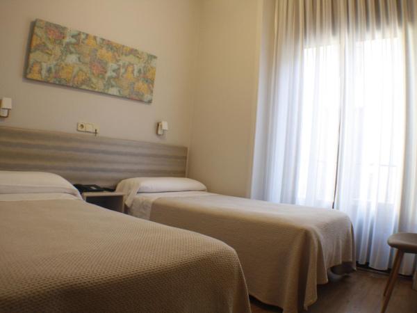 Hostal Santa Cruz : photo 5 de la chambre chambre double ou lits jumeaux