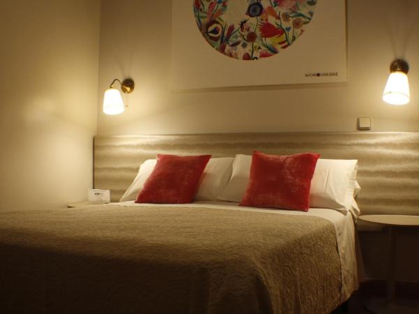 Hostal Santa Cruz : photo 3 de la chambre chambre double ou lits jumeaux
