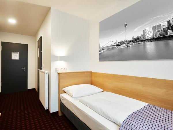 McDreams Hotel Düsseldorf-City : photo 2 de la chambre chambre simple basique