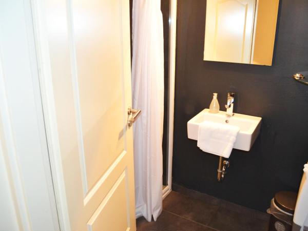 St. Pauli Lodge : photo 2 de la chambre chambre double avec salle de bains privative