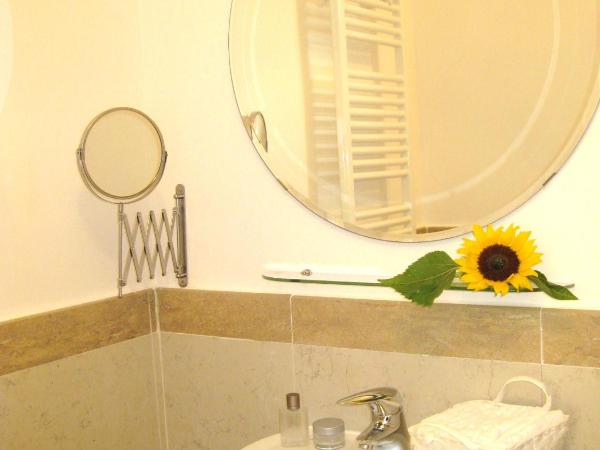 Gourmet B&B Villa Landucci : photo 10 de la chambre chambre simple avec salle de bains commune