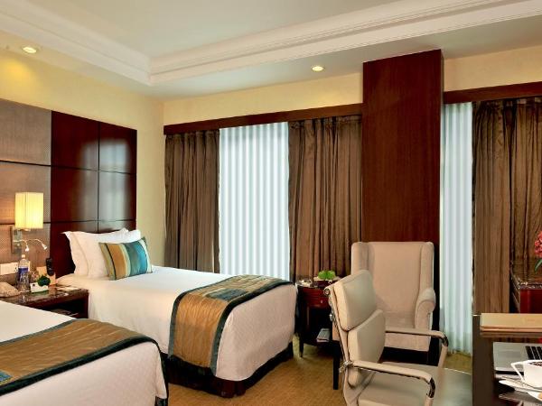 SkyCity Hotel Gurgaon : photo 7 de la chambre executive double or twin room with 15 min head or foot massage ,2hrs conference meeting room , free night club !(subject to availability)