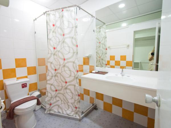 Basaya Beach Hotel & Resort : photo 3 de la chambre new standard twin room