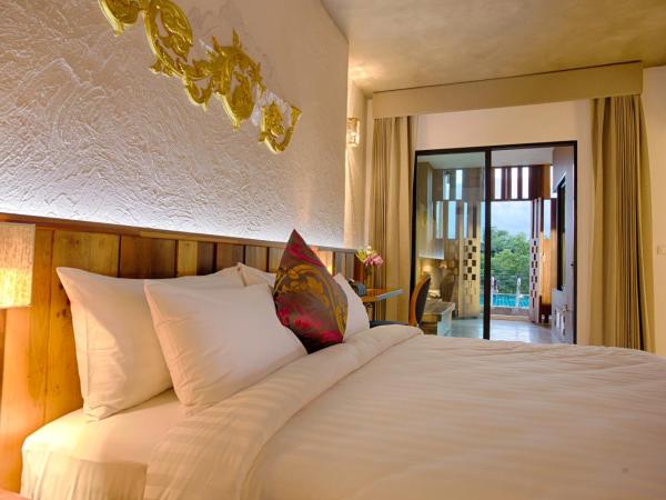 Natee The Riverfront Hotel Kanchanaburi : photo 2 de la chambre chambre double ou lits jumeaux de luxe avec accès piscine