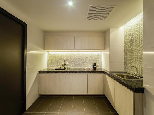 Promenade Hotel Kota Kinabalu : photo 10 de la chambre suite exécutive avec accès au salon club