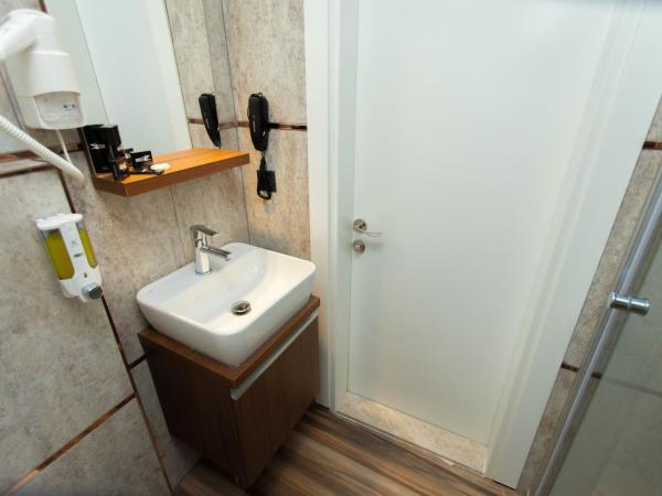 Hotel Iz : photo 4 de la chambre chambre double standard