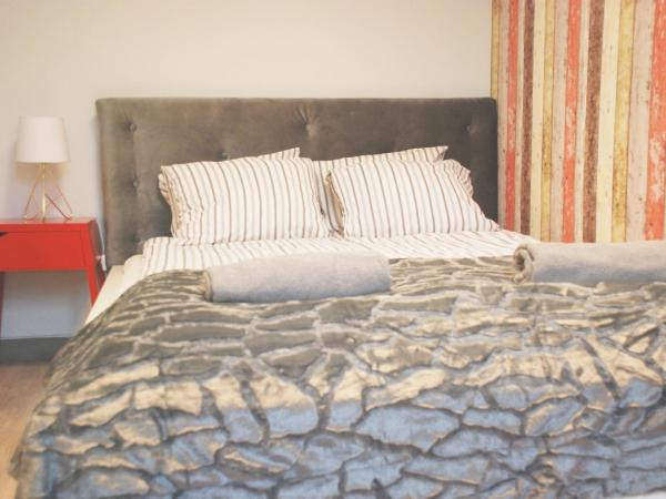 Trip & Hostel : photo 6 de la chambre grande chambre double 
