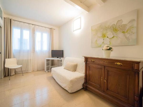 Academia Residence : photo 4 de la chambre chambre familiale deluxe