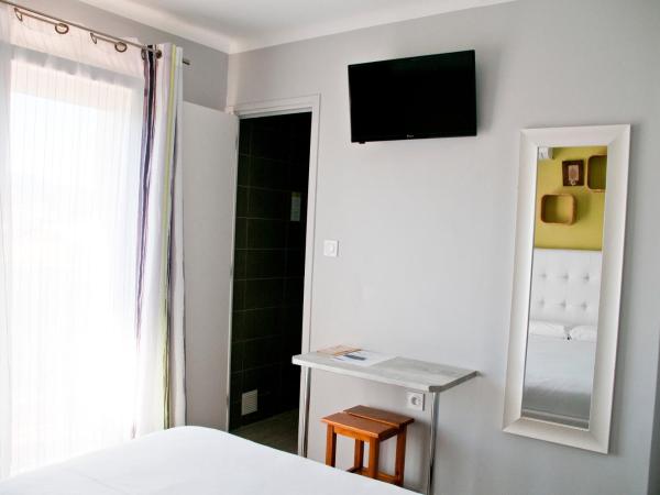 Hotel Bleu Azur : photo 5 de la chambre chambre double ou lits jumeaux standard avec balcon