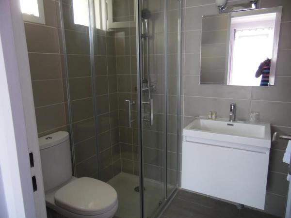 Hotel Bleu Azur : photo 7 de la chambre chambre quadruple