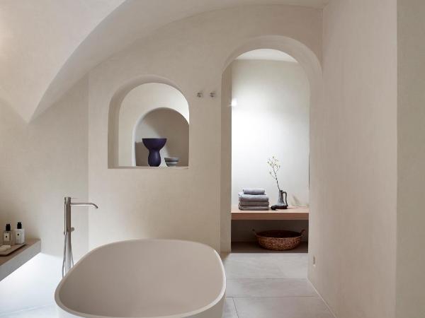 Villa Bordeaux : photo 10 de la chambre suite aqua avec petite piscine privée - vue sur caldeira