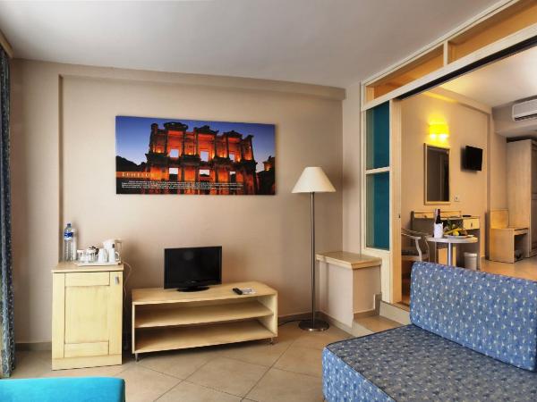 Ephesia Holiday Beach Club : photo 2 de la chambre suite familiale avec piscine (2 adultes + 2 enfants)