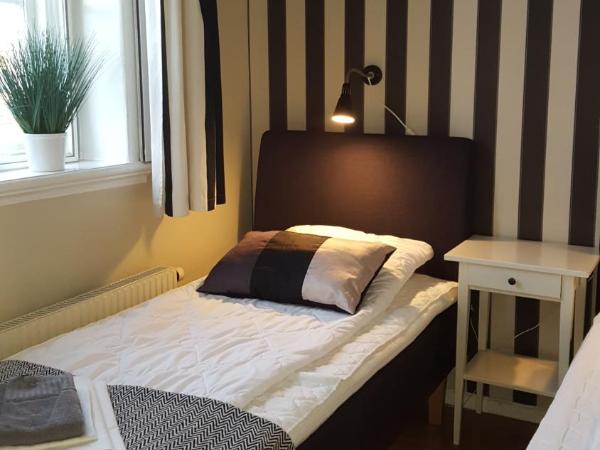 Centralstationens Vandrarhem : photo 3 de la chambre chambre double ou lits jumeaux avec salle de bains privative