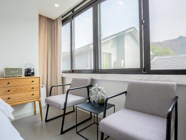 Hangzhou Sansu Hotel : photo 3 de la chambre chambre lits jumeaux - vue sur montagne