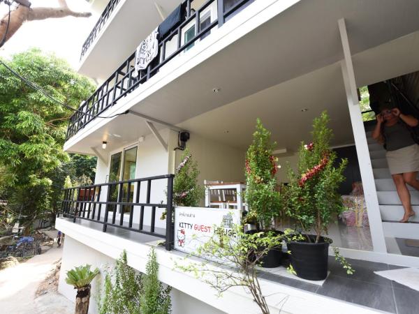 Kitty Guesthouse : photo 1 de la chambre chambre double avec balcon