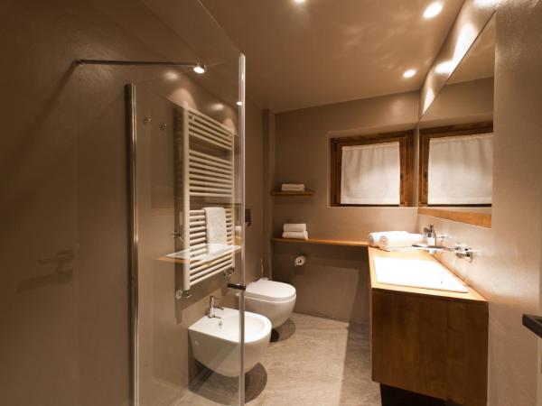 Maison Bionaz Ski & Sport : photo 6 de la chambre junior suite with hot tub and balcony