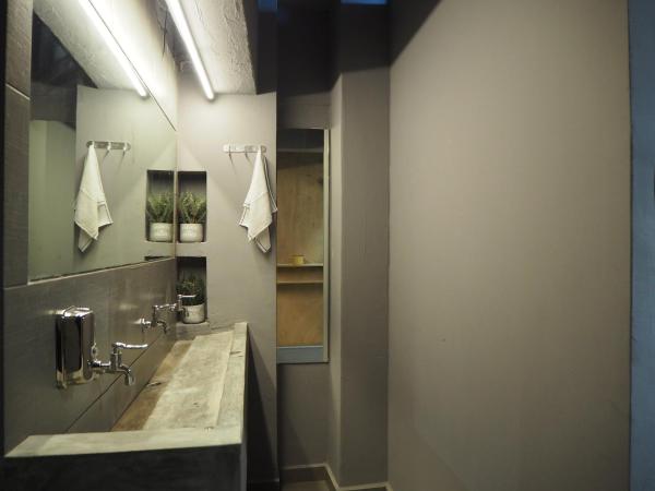 Leo Backpackers @ Central Market : photo 5 de la chambre lit superposé dans dortoir mixte