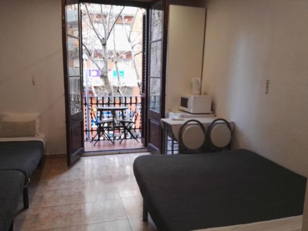 Barcelona Rooms 294 : photo 10 de la chambre chambre familiale avec salle de bains privative et balcon