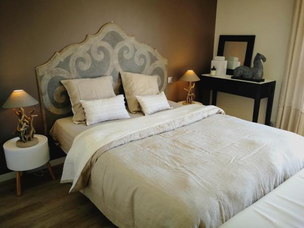 Escapades Lointaines : photo 9 de la chambre chambre double - vue sur piscine