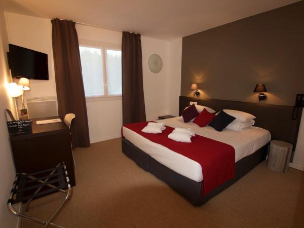 La Villa en L'île - 2 Piscines & Spa : photo 3 de la chambre chambre double confort - vue sur jardin