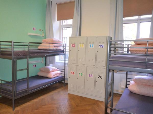 Travel&Joy backpackers : photo 1 de la chambre lit dans dortoir mixte de 12 lits