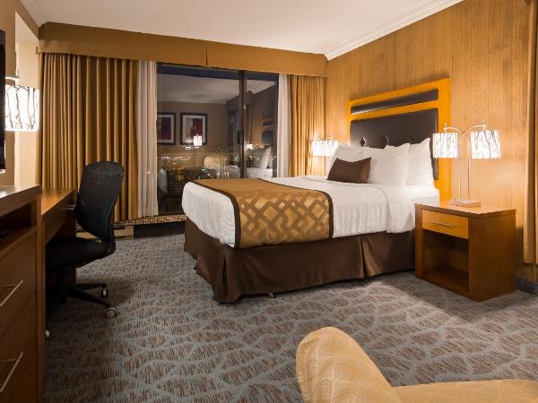 Best Western PLUS Inner Harbour Hotel : photo 4 de la chambre chambre lit queen-size avec balcon - vue sur parc - non-fumeurs