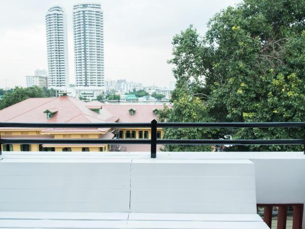 Khaosan Art Hotel : photo 10 de la chambre chambre familiale avec balcon