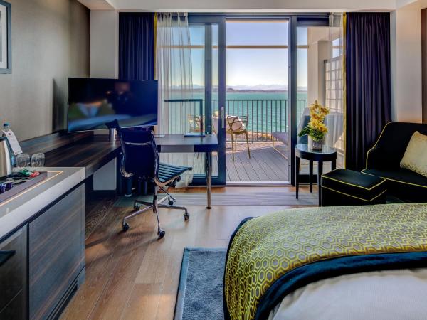 Best Western Premier Hotel Beaulac : photo 6 de la chambre chambre exécutive avec terrasse - vue sur lac