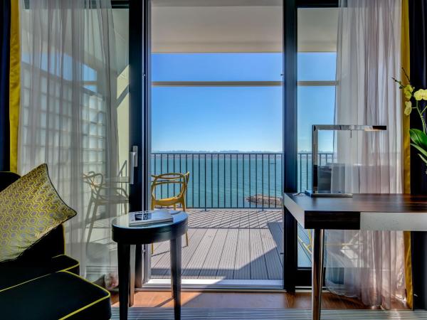 Best Western Premier Hotel Beaulac : photo 9 de la chambre chambre exécutive avec terrasse - vue sur lac