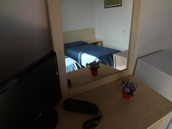 Hostel Marina : photo 4 de la chambre chambre lits jumeaux