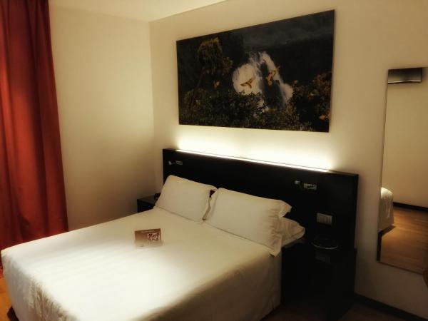 Card International Hotel : photo 4 de la chambre chambre double