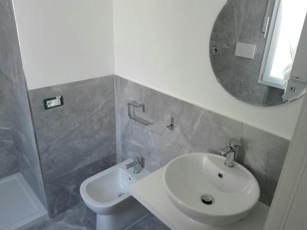 Sunny Home : photo 4 de la chambre chambre double avec salle de bains privative
