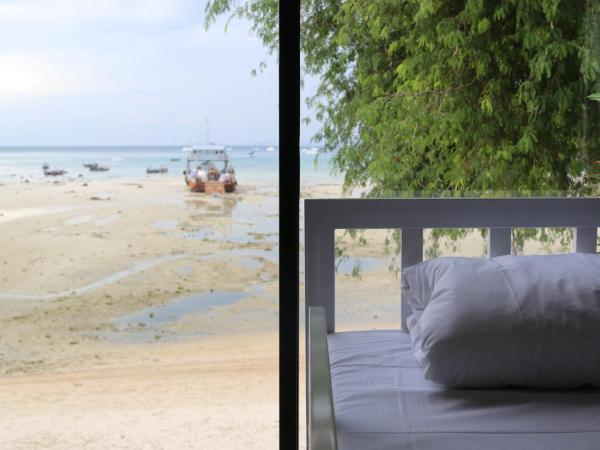 Ibiza Phi Phi : photo 2 de la chambre lit dans dortoir mixte de 8 lits - vue sur mer