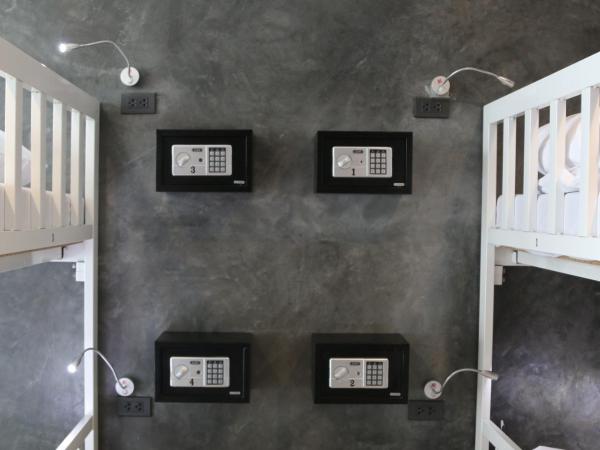 Ibiza Phi Phi : photo 4 de la chambre lit dans dortoir mixte de 8 lits - vue sur mer