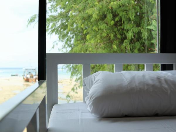 Ibiza Phi Phi : photo 5 de la chambre lit dans dortoir mixte de 8 lits - vue sur mer