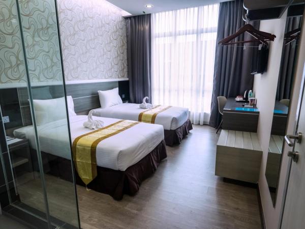 Indra Hotel Ipoh : photo 2 de la chambre chambre lit king-size ou lits jumeaux supérieure