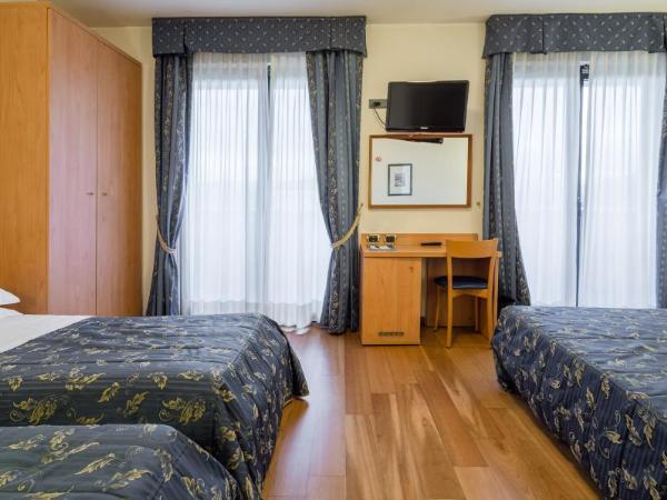 Hotel Brandoli : photo 4 de la chambre chambre familiale (2 adultes et 2 enfants)