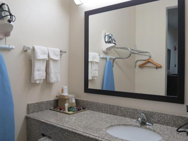 Super 8 by Wyndham Houston North I-45 : photo 3 de la chambre studio de luxe avec 2 lits doubles - non-fumeurs