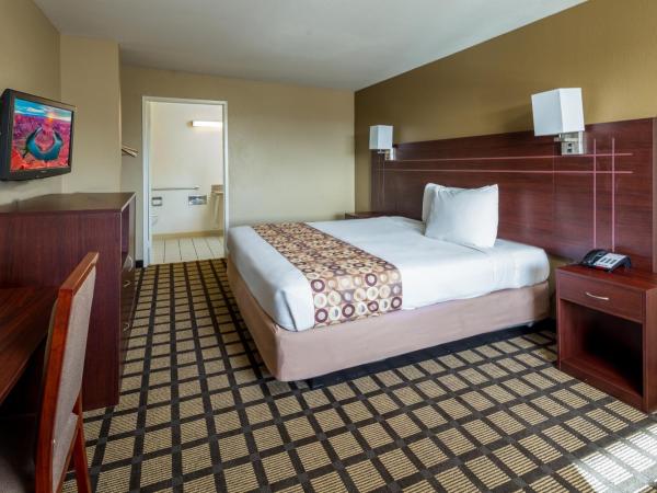 Travelers Inn - Phoenix : photo 7 de la chambre chambre lit king-size