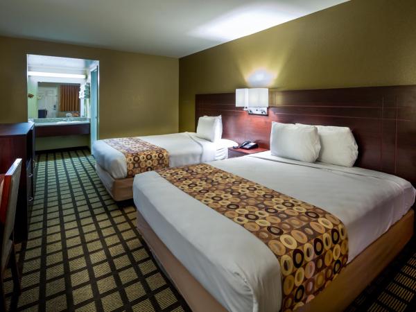 Travelers Inn - Phoenix : photo 1 de la chambre chambre avec 2 grands lits queen-size 